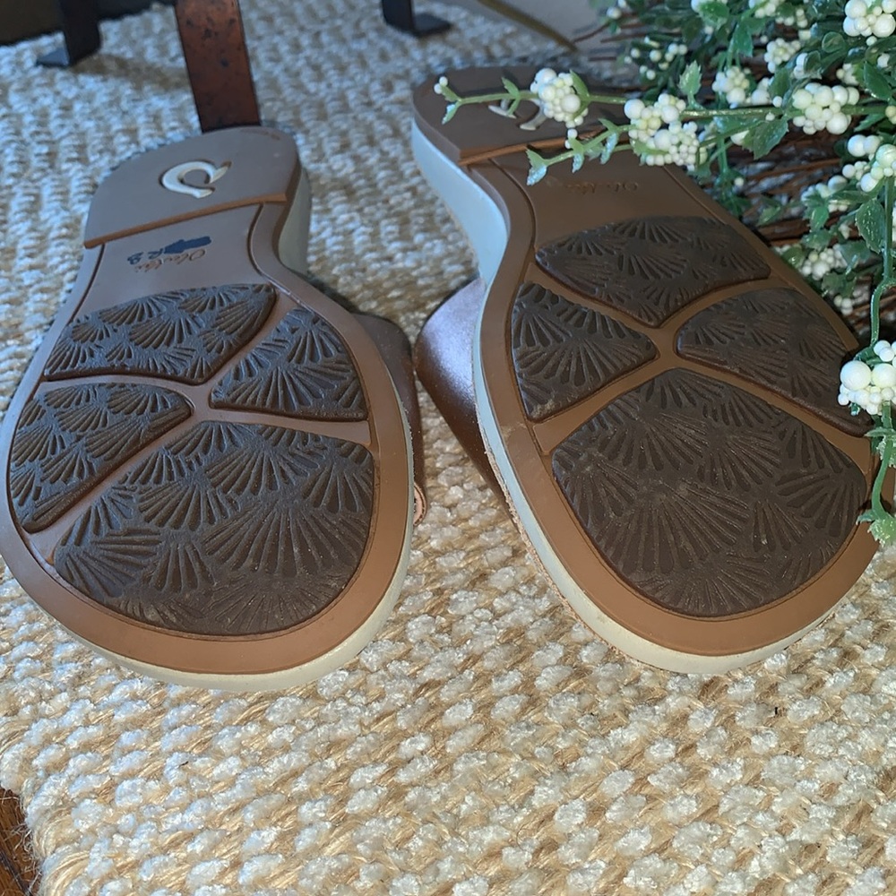 OluKai Rose Gold Sandals Modern Metallic Slides Size 8. - Picture 8 of 9
